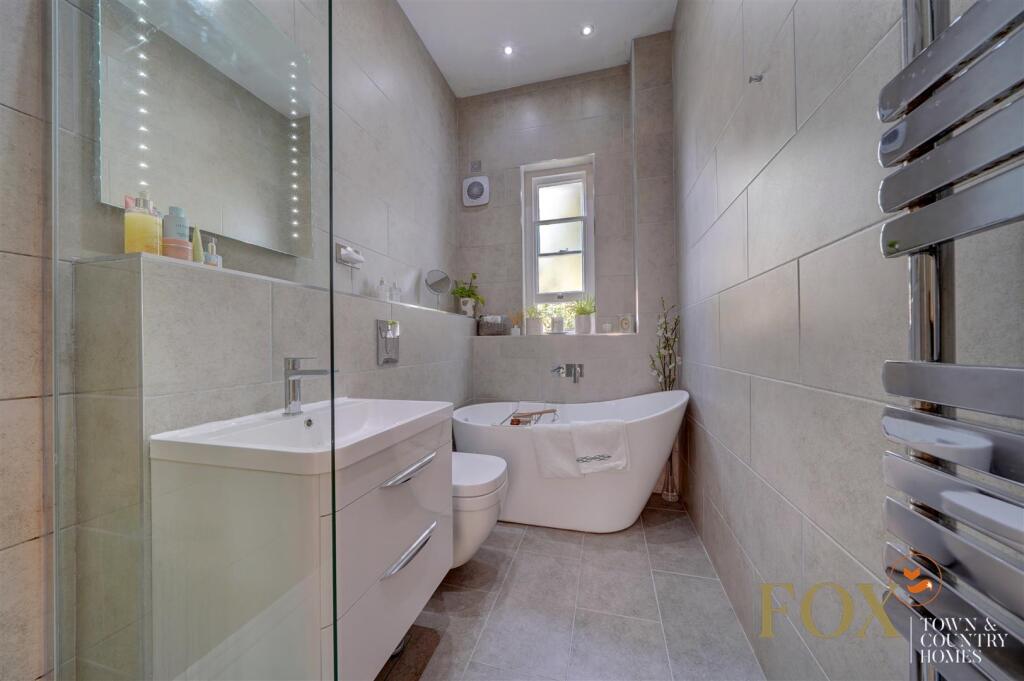 11 Lansdowne Crescen