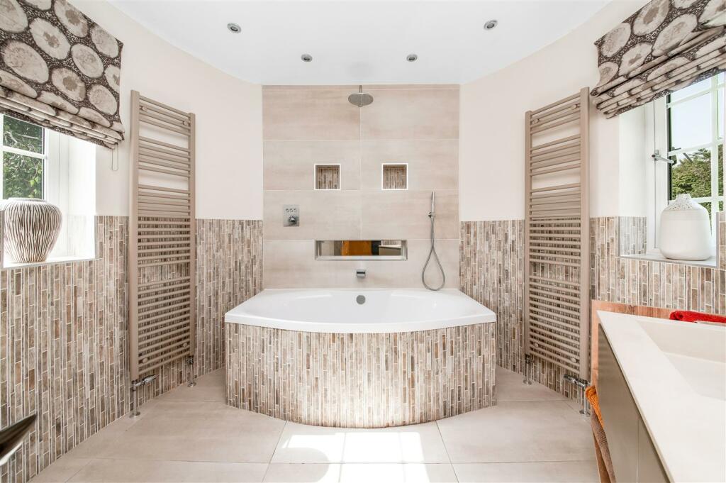 BEDROOM ONE EN-SUITE