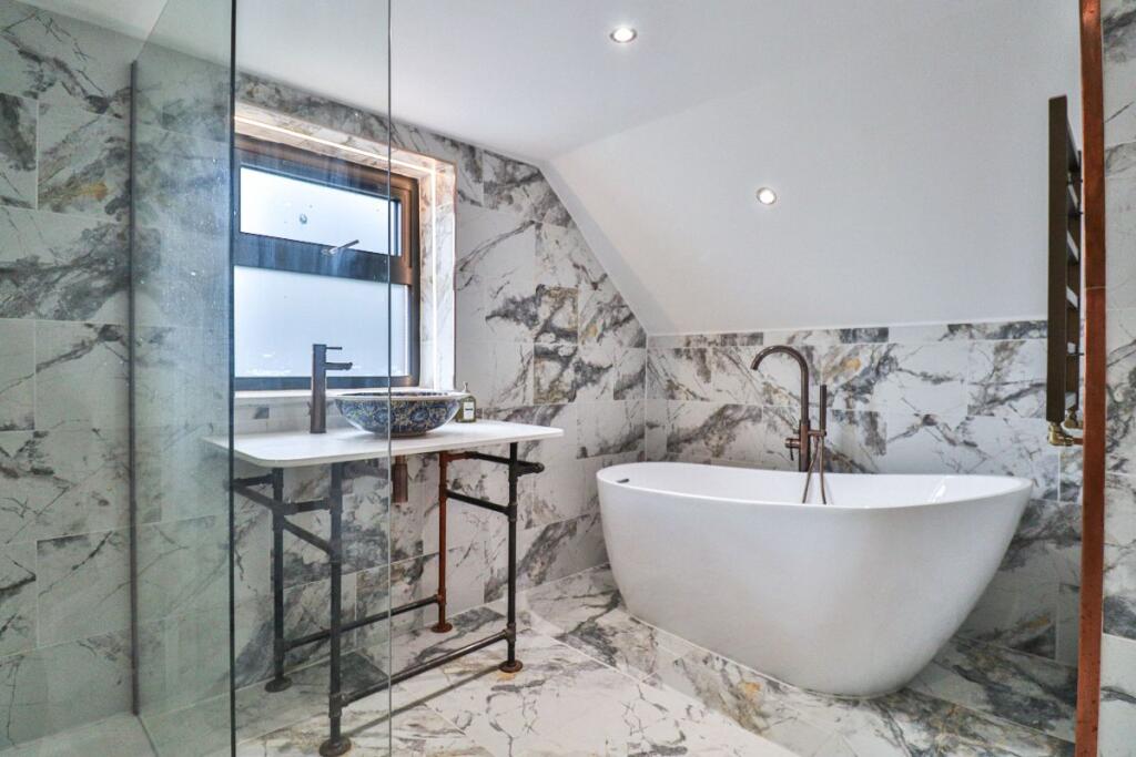 En-Suite 1