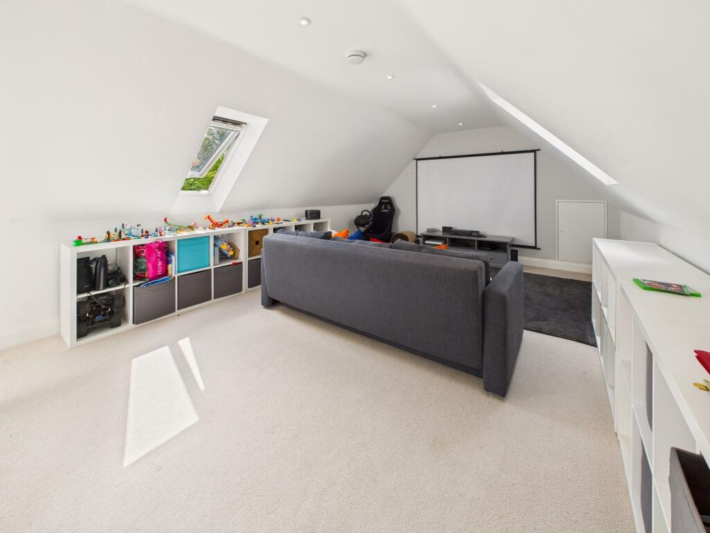 cinema room/bedroom 6