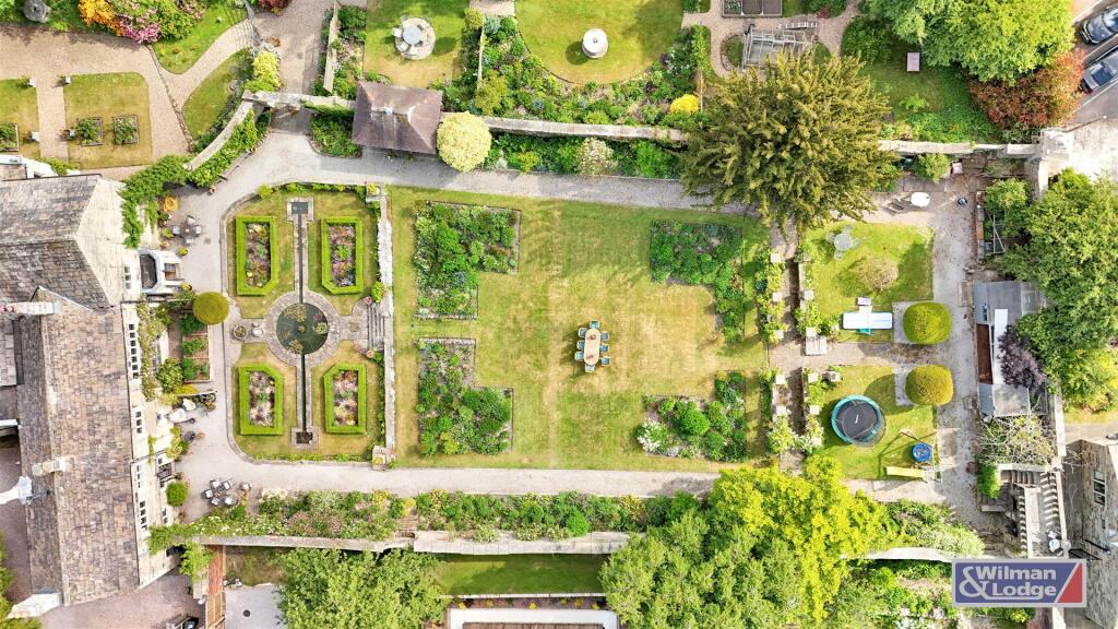 Period Property - Four Bed with Formal Gardens (51