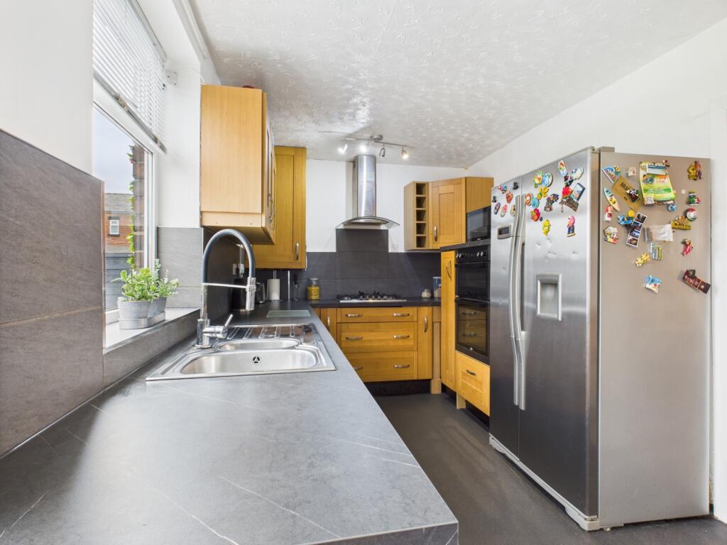 CAM03729G0-PR0106-STILL019