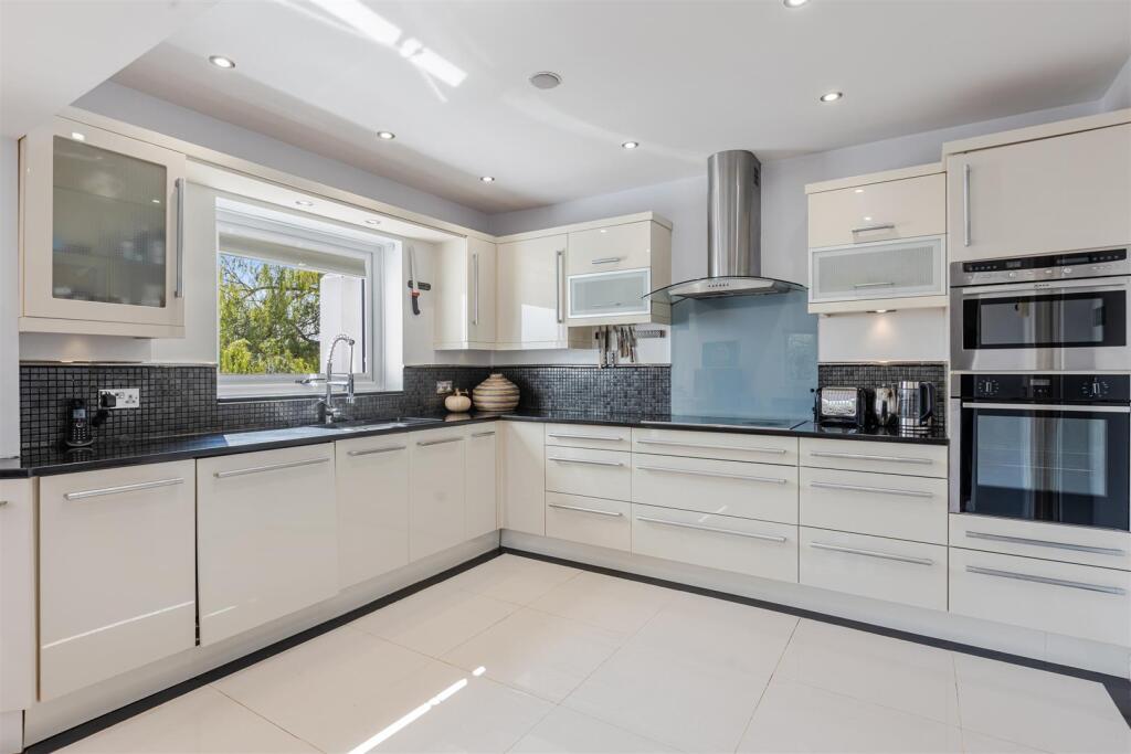 A08 - Chapter House Torquay - 250407.jpg