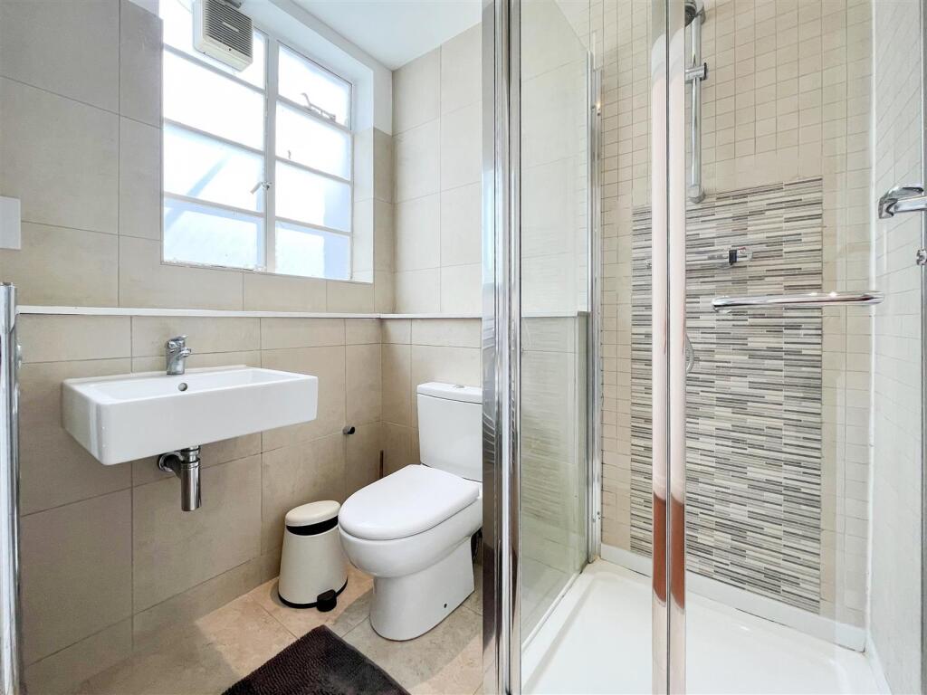 Bathroom 2 (1 of 1).jpg