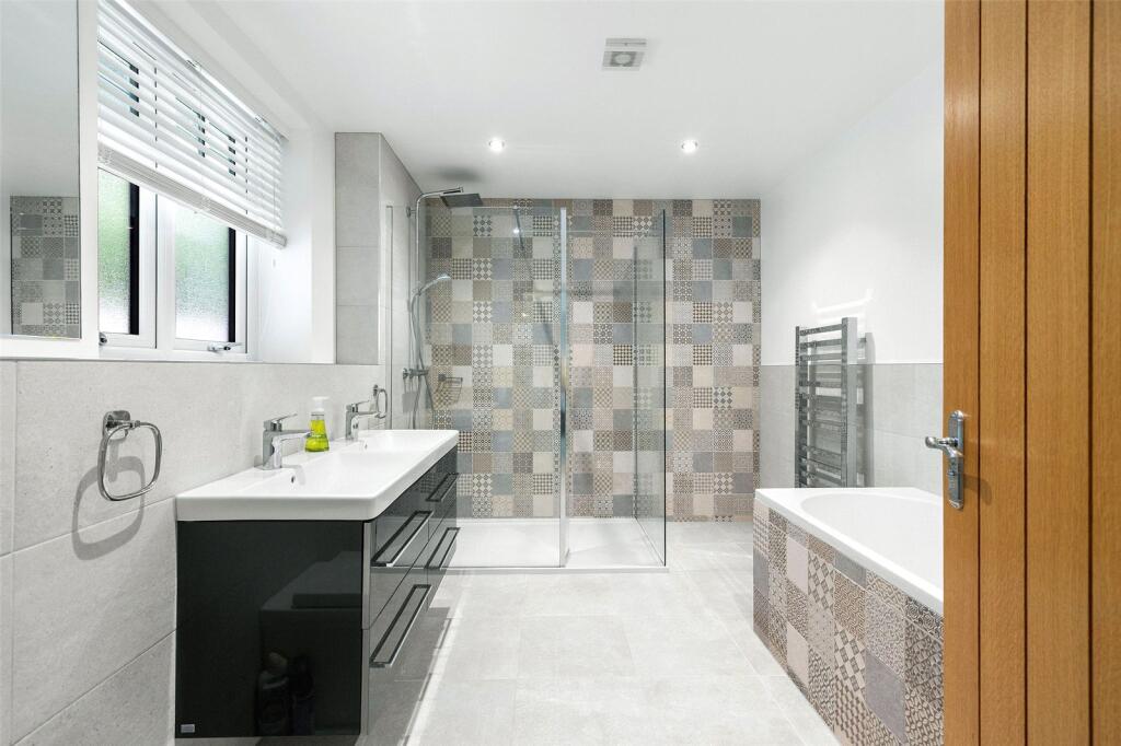 2 Bathrooms