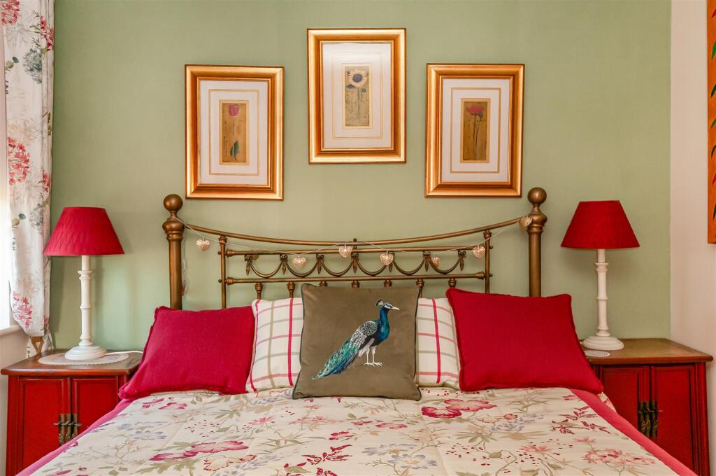BEDROOM 2