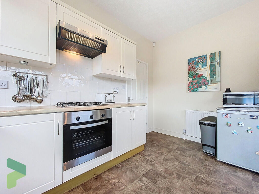 Fully Fitted Kitc...