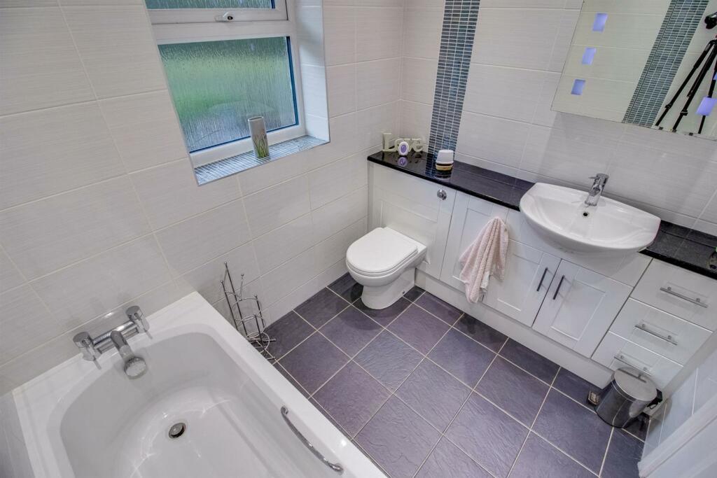 BATHROOM/W.C.