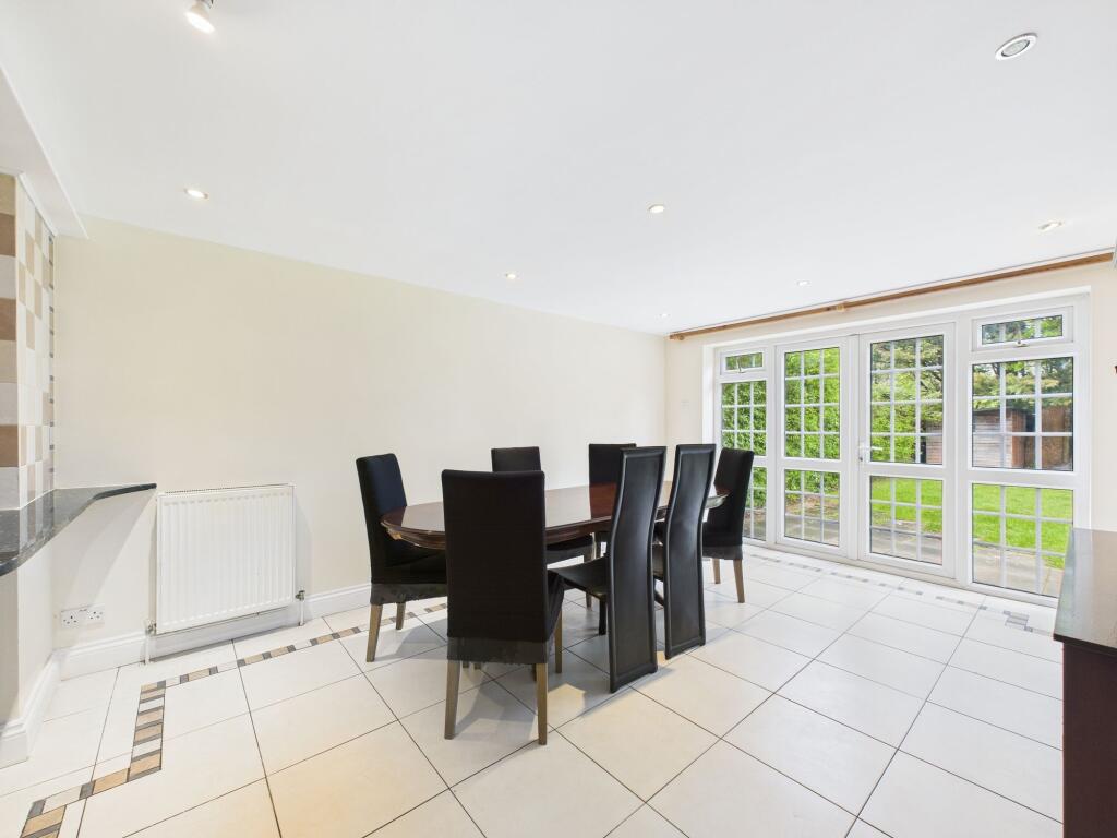 Kitchen / Dining Area