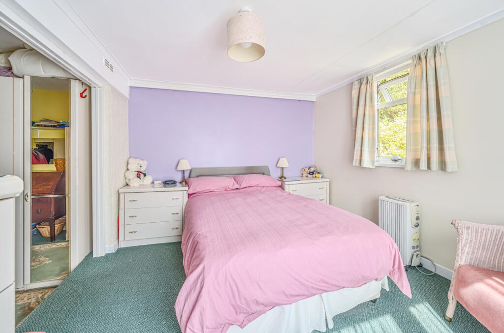 1306952-4-684bf75...