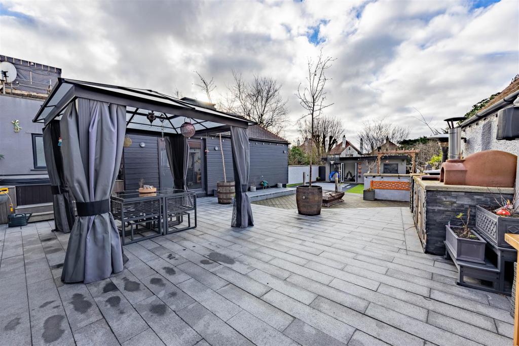 Outdoor Entertaining