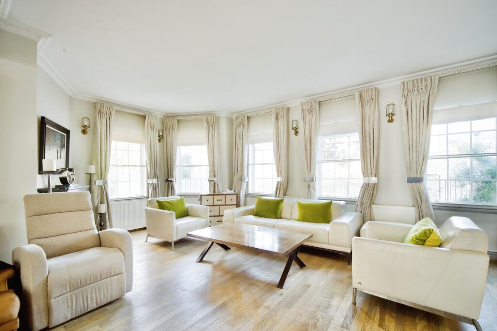 12 Squires Mount, Hampstead, London, NW3 1ED