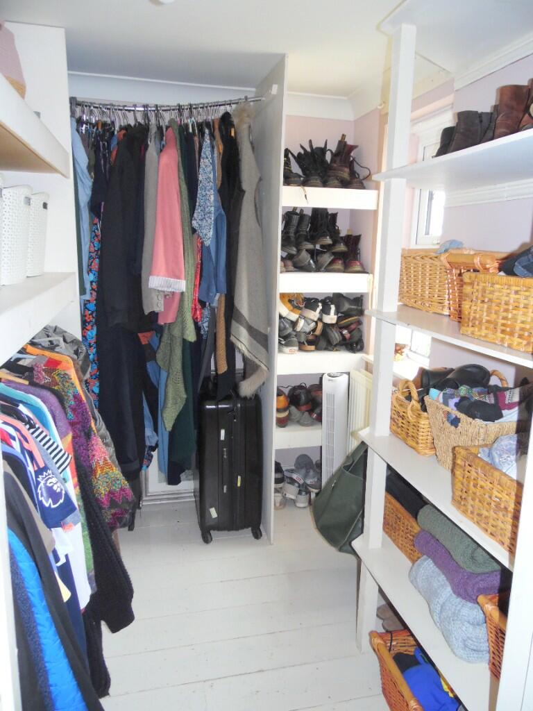 DRESSING ROOM