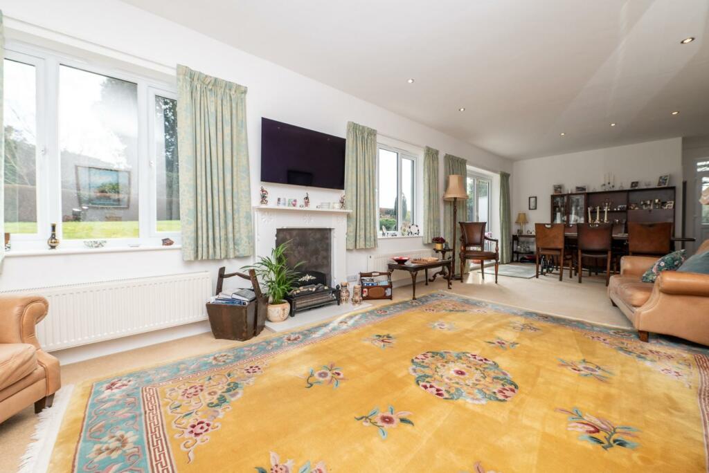 Sitting/Dining Room