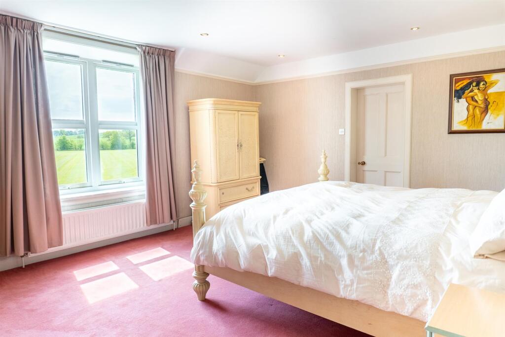 Master bedroom 1 .jpg