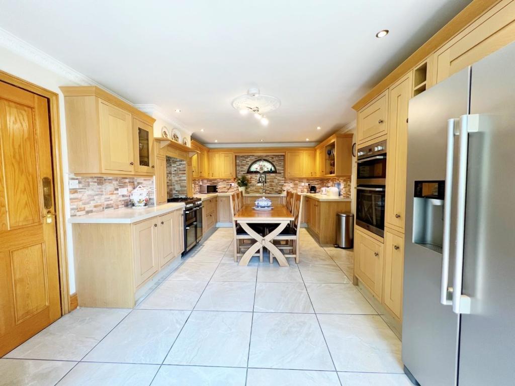 Kitchen 1.jpg