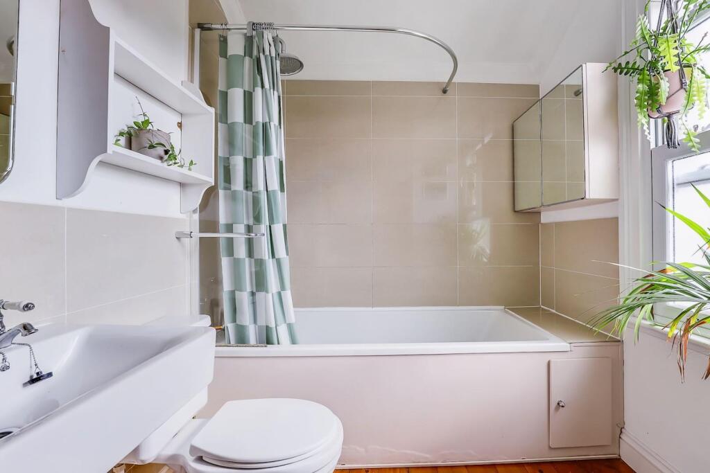 11-7be0JHNHH - 49 Kenilworth Road - 31-HDR-medium.