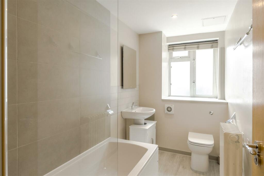 Bathroom_1.jpg