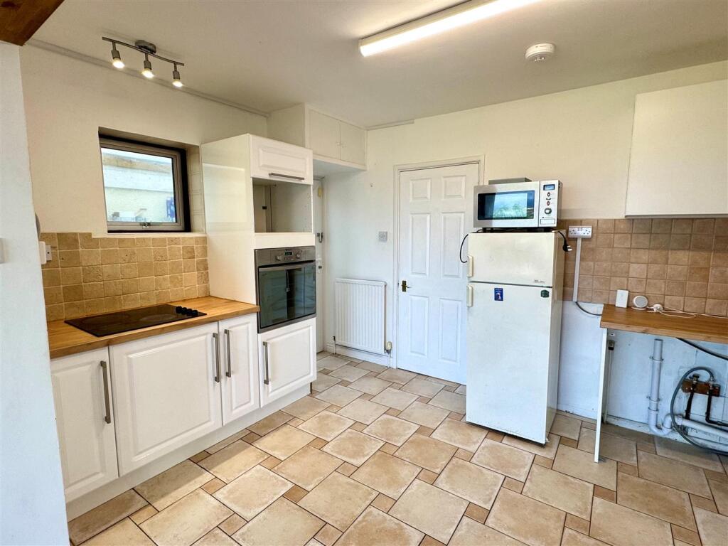10 Lewarne Road Kitchen