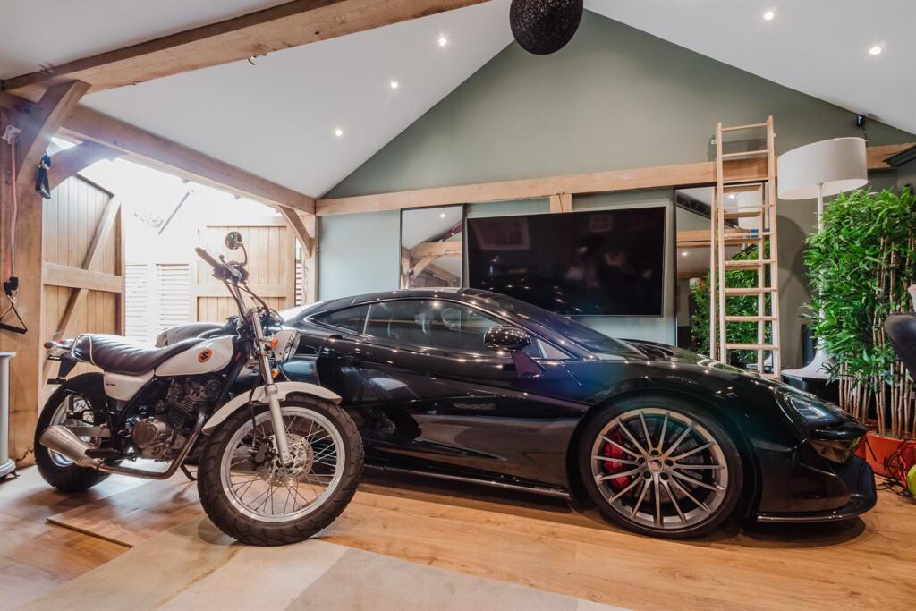 Detached Garage