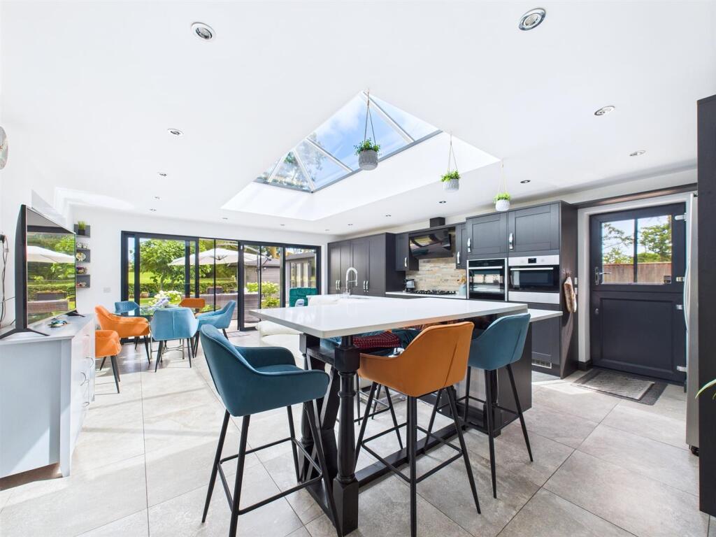 Open Plan Kitchen/Living/Dining Room