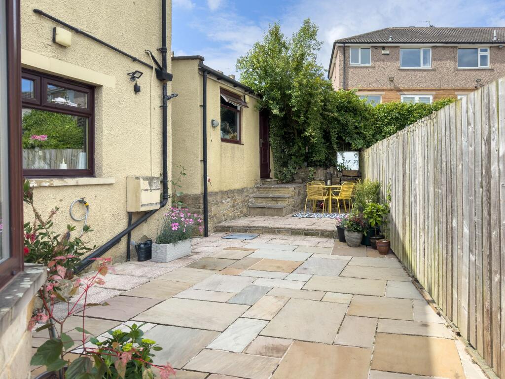 Rear patio garden