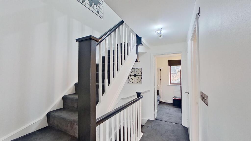 SECOND FLOOR LANDING