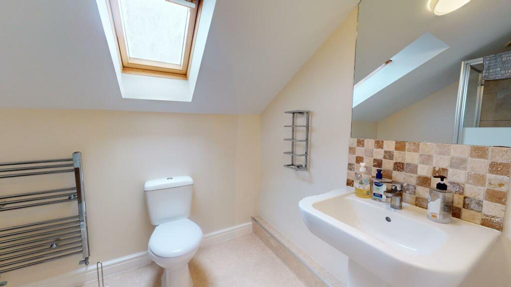 EN SUITE
