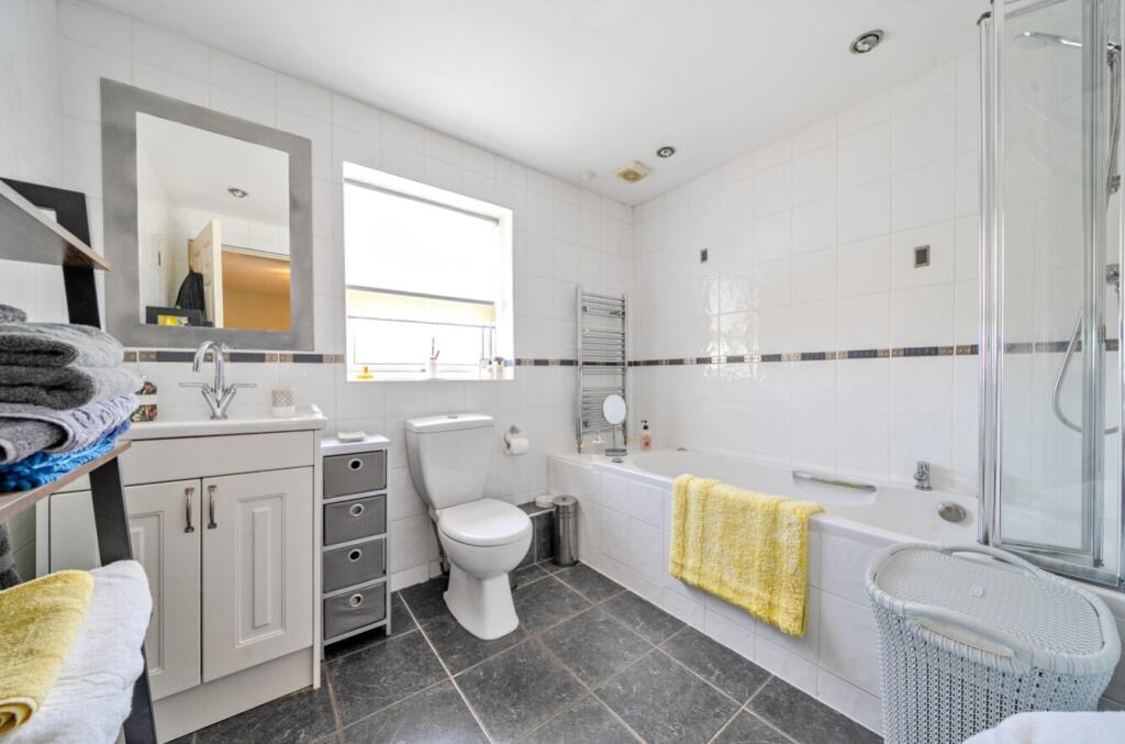 EweMove Harrogate Bathroom