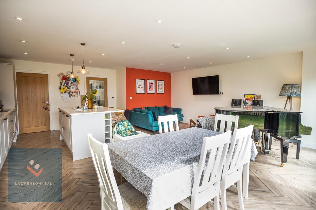 Open Plan Living/Dining/Kitchen