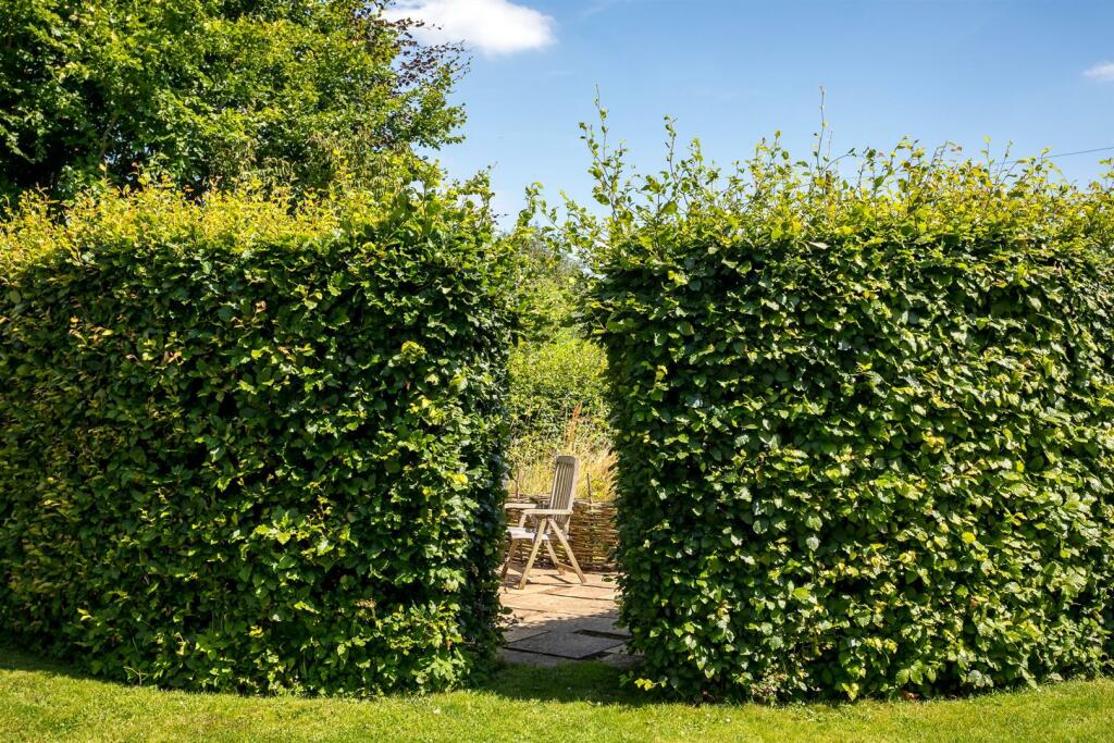 28 - 3 Manor Farm Cottages - GL7 7AL - Web.jpg
