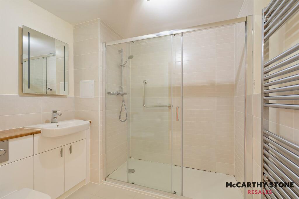 Shower Room: