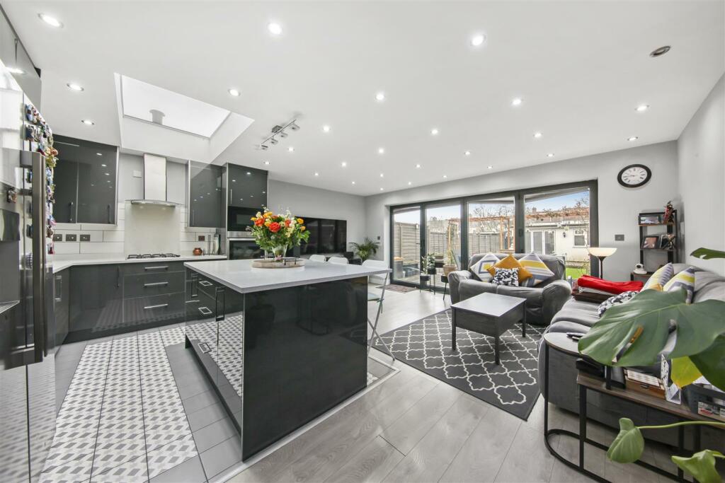 10 Greenbank Avenue - C0o9Jq6l5VEVK6uz40Eg.jpg