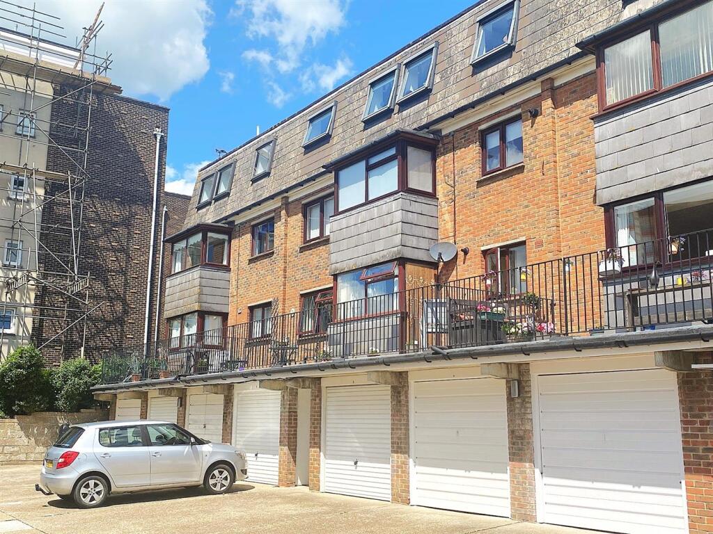 6 Highgrove - Rear.jpg