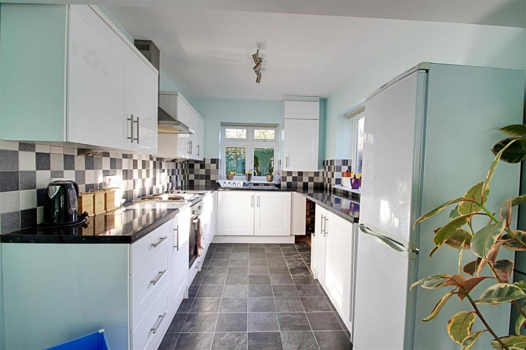 Annexe Kitchen.JPG