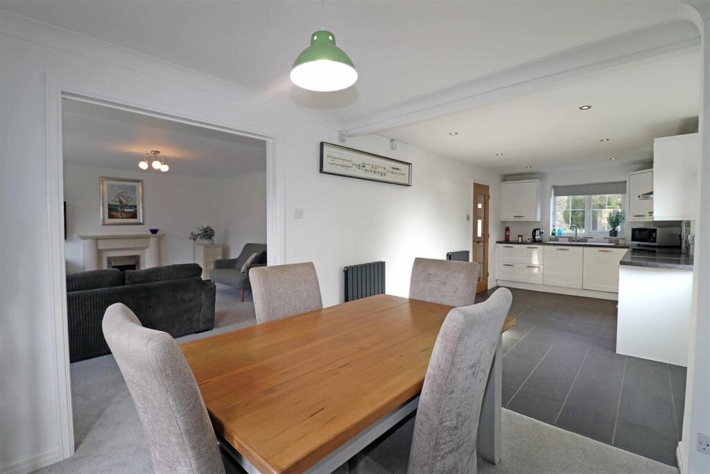 Breakfast/Dining Kitchen