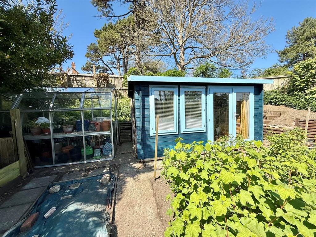 Summerhouse and Greenhouse.jpg