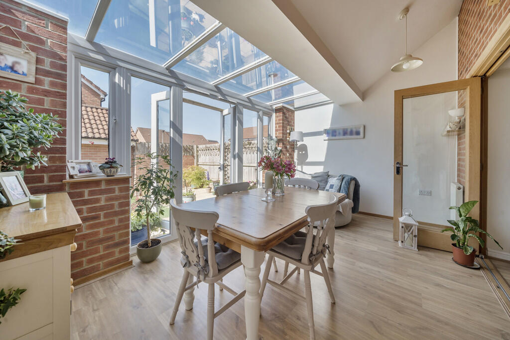 1296998-9-682c4ac...