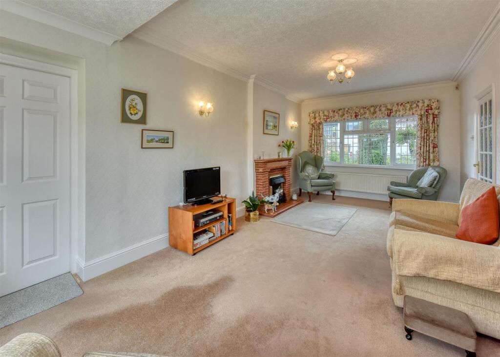 4 Springhill Park-Living Room.jpg