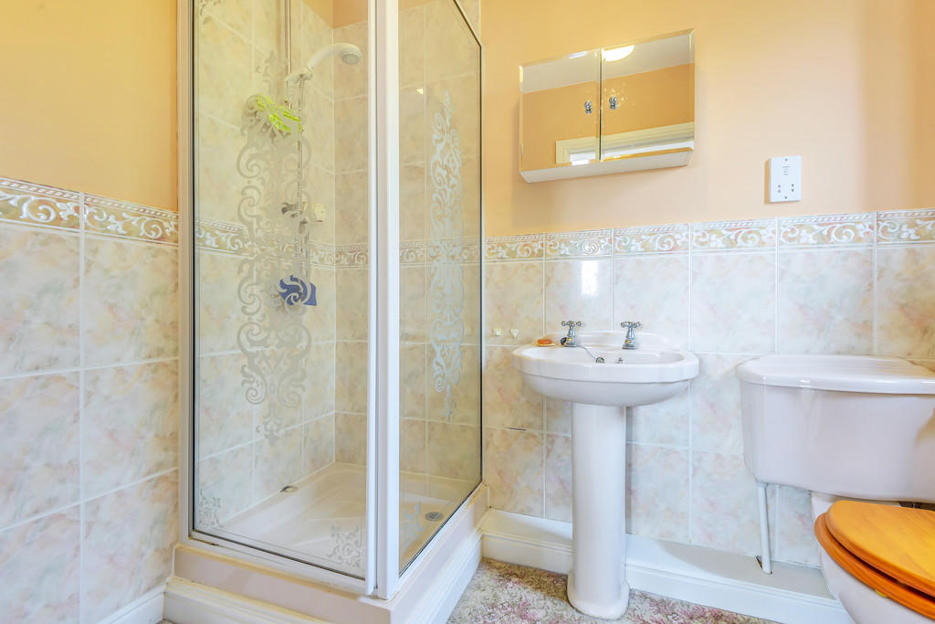 En-suite Shower R...