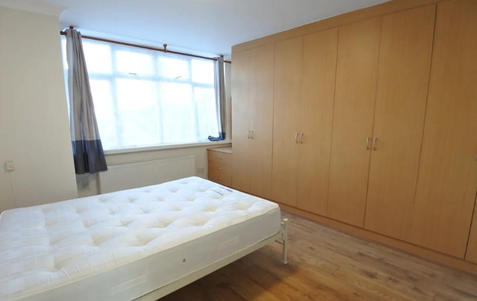 Double bedroom with fitted wardrobes