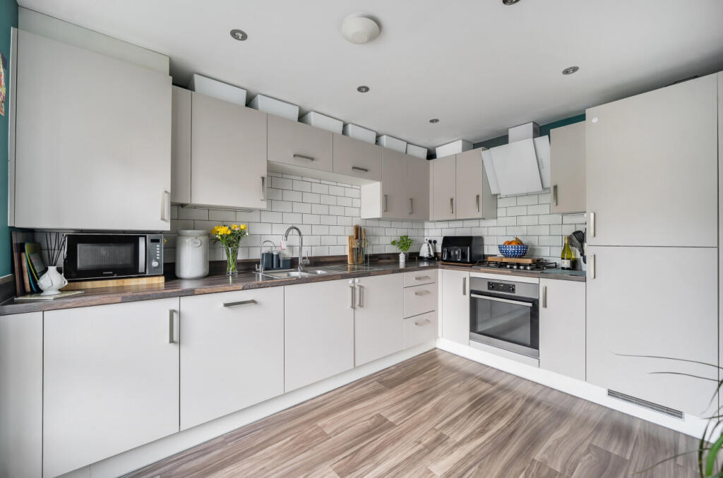 1376060-7-6911d0c...