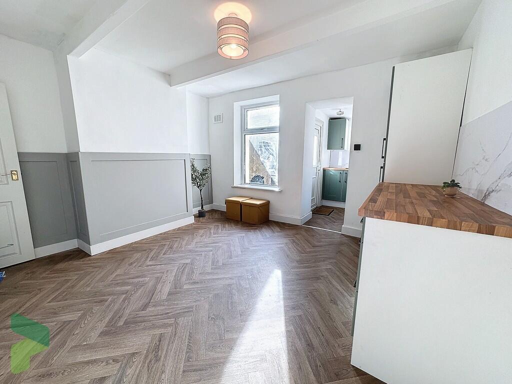 Sitting room/dini...