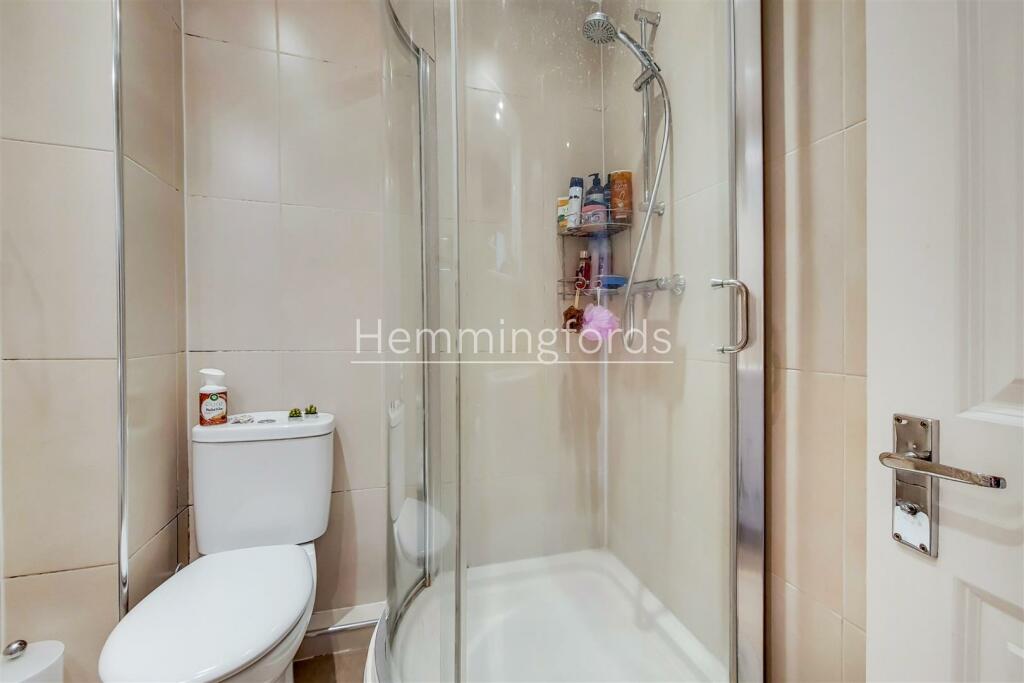 9_Shower Room-0.jpg