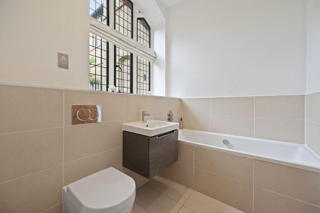 RCTEC- Flat 5 Havana Drive- Bathroom 3 (1).jpg