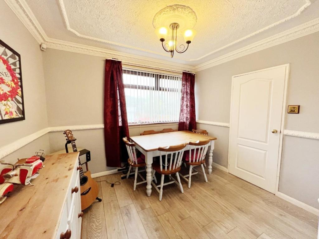 Dining Room 2.jpg