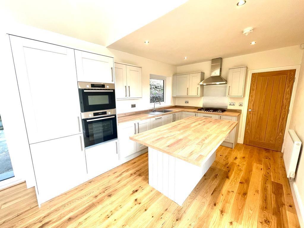 DINING/LIVING KITCHEN