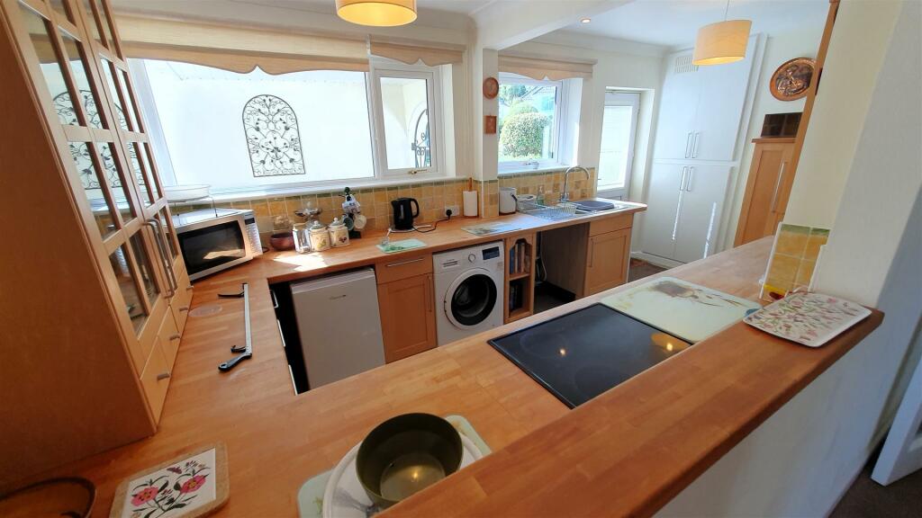 Kitchen through gap.jpg