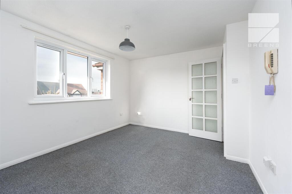 Flat 9, 116 Burnham Road_0003.jpg