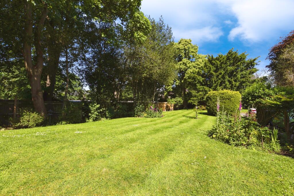 PHOTOS SHOW A GENERA